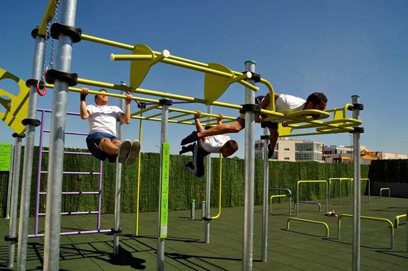 Los beneficios de entrenar en un parque de barras calistenia al aire libre Los beneficios de entrenar en un parque de barras calistenia al aire libre
