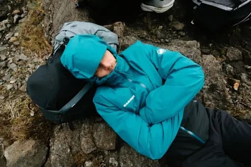 El chubasquero para correr que te mantendrá seco y cómodo siempre El chubasquero para correr que te mantendrá seco y cómodo siempre